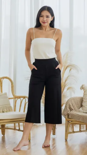 An Essential Mid-length Culottes in Black [ONLINE ONLY]
