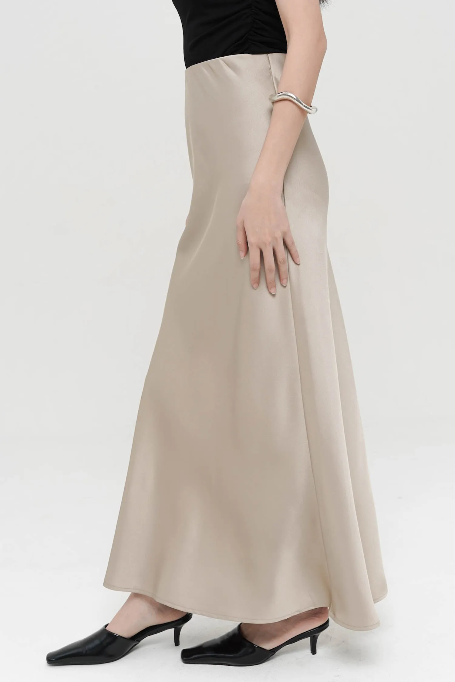 Betsy Satin Maxi Skirt In Champagne
