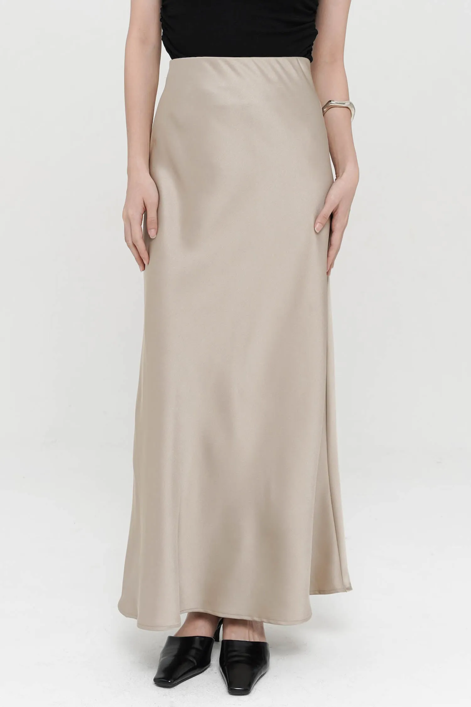 Betsy Satin Maxi Skirt In Champagne