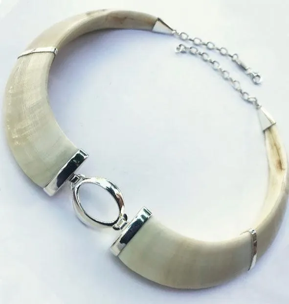 collar jabalí centro oval con plata