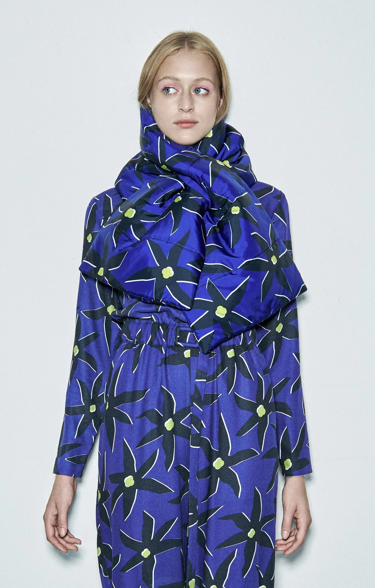 KITZBÜHEL puffer scarf 'starflower blue'